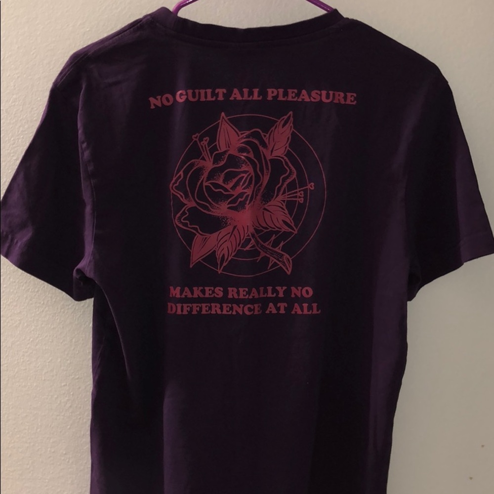 Simple graphic tee! - Picture 3 of 4